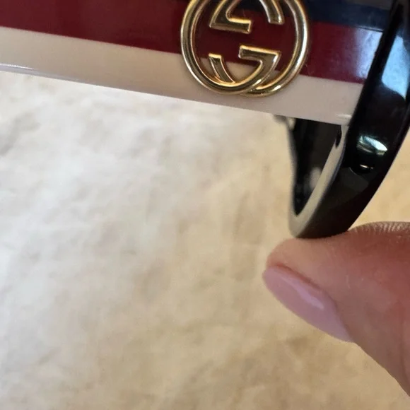 Gucci Black Oval Sunglasses with Sleek Design